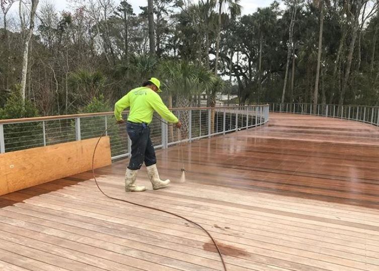 pressure-washing-deck-jacksonville